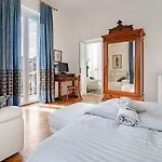 Ehemaliger Palast, Malerische Wohnung, Seeblick, Stellplatz 瓦雷泽