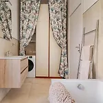 公寓 Ehemaliger Palast, Malerische Wohnung, Seeblick, Stellplatz