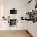 Ehemaliger Palast, Malerische Wohnung, Seeblick, Stellplatz