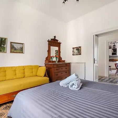 Ehemaliger Palast, Malerische Wohnung, Seeblick, Stellplatz 公寓 瓦雷泽